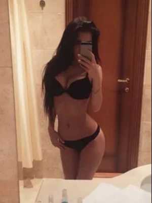 Позвоните проститутке, она ждет именно вас Фото Одна