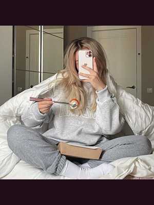 Позвоните проститутке, она ждет именно вас Айданек