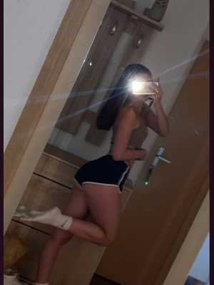 Позвоните проститутке, она ждет именно вас Акмор